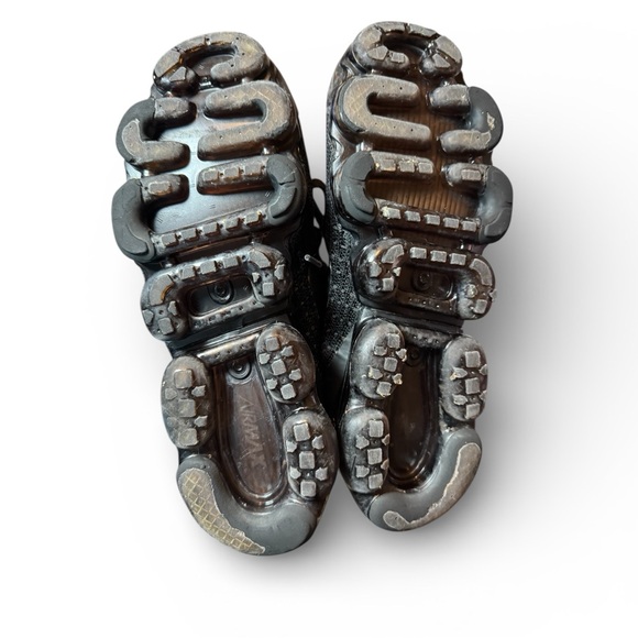 Nike Flyknit Vapormax Sneakers Size 9.5 Black Sneakers - Picture 9 of 13